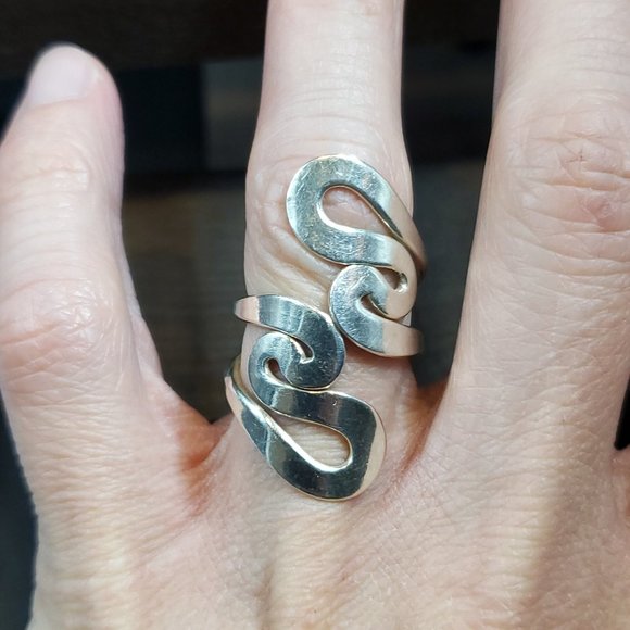 Size 6 925 Sterling Silver Cool Thick Pattern Finger Ring - Picture 1 of 7